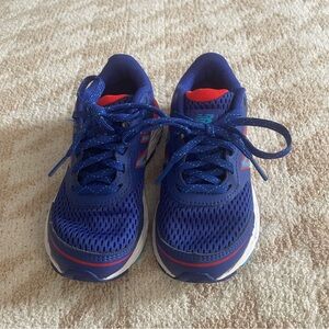 New Balance 680 V6 Lace Up Sneakers